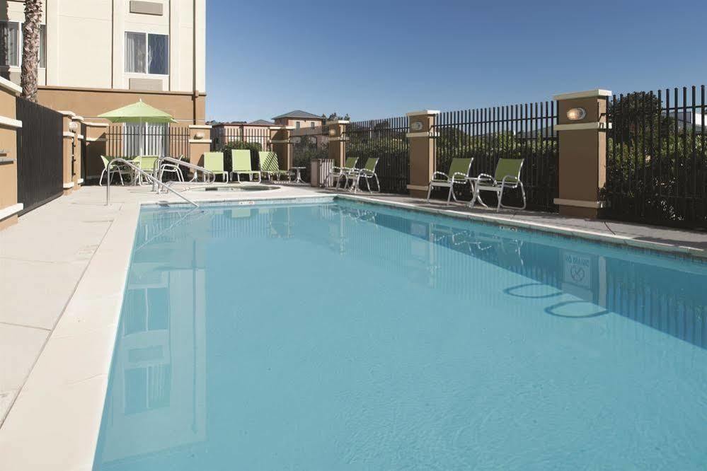 Fairfield Inn & Suites By Marriott Fairfield Napa Valley Area Buitenkant foto