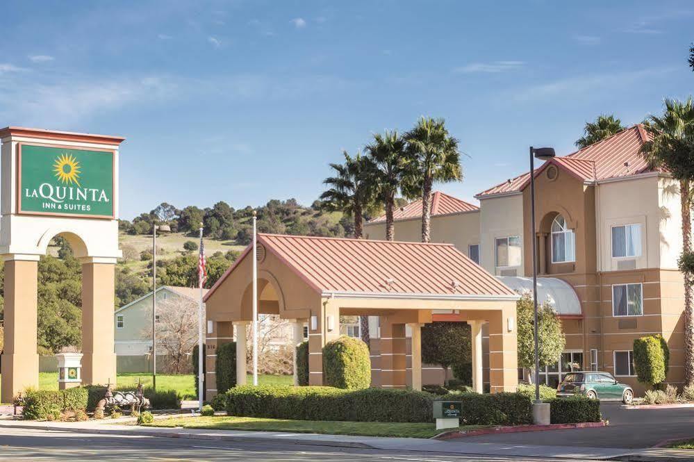 Fairfield Inn & Suites By Marriott Fairfield Napa Valley Area Buitenkant foto